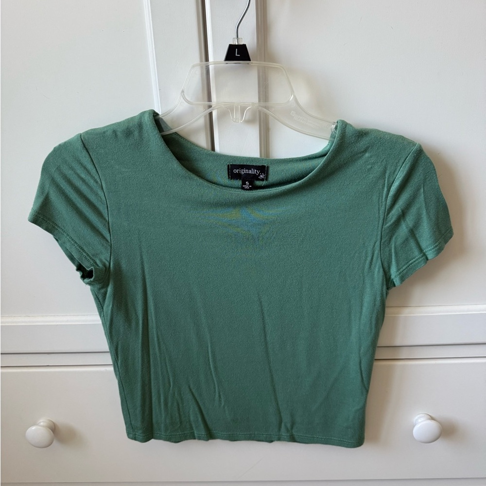 Green Fitted Crop Top with Short Sleeves